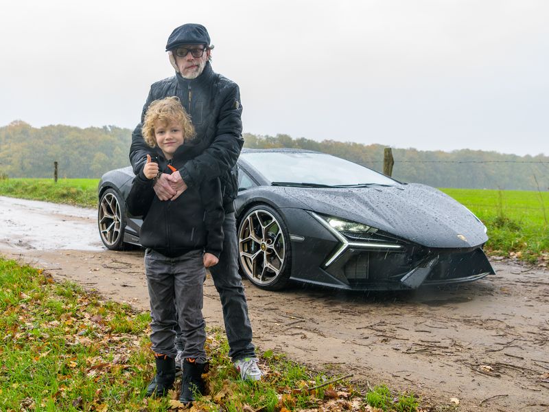 Een wens met "vleugeldeuren": Lamborghini Revuelto